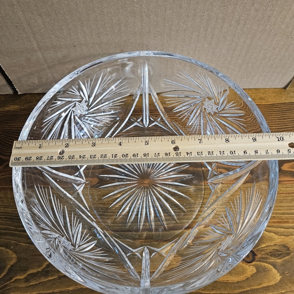 Lead Crystal Brilliant Starburst Glass Bowl - Picture 5 of 5